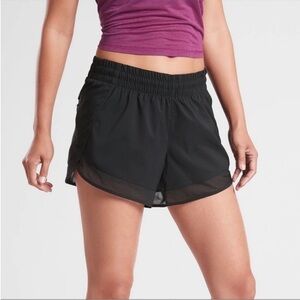NWOT ATHLETA black Mesh Racer Run 4” Short size small new without tags